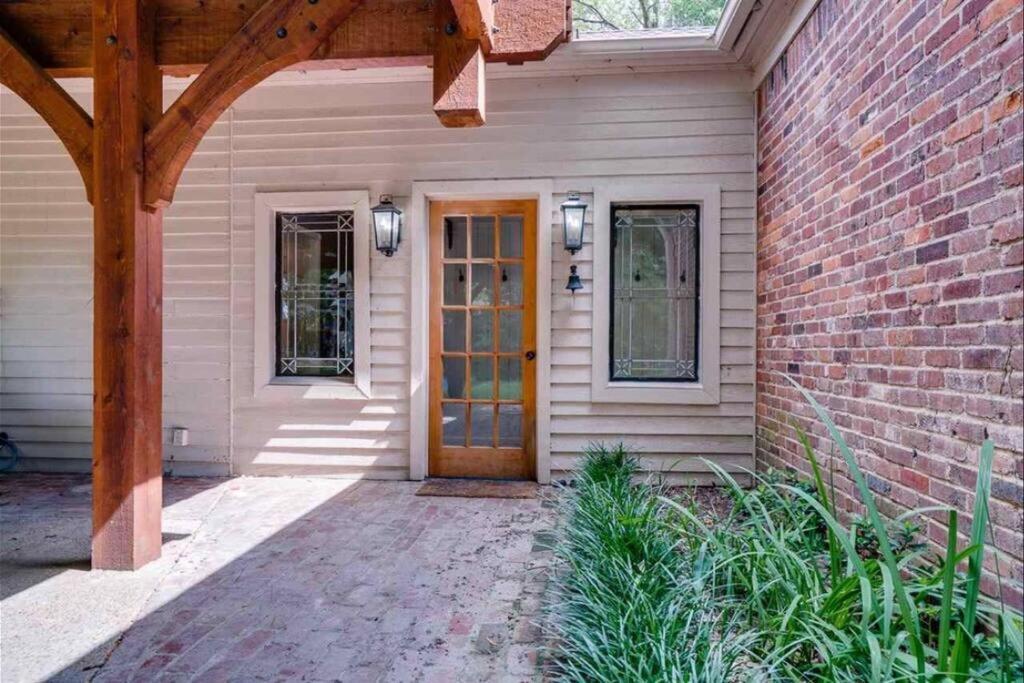 Elegant 6 Bedroom Home In Heart Of Memphis Exterior foto